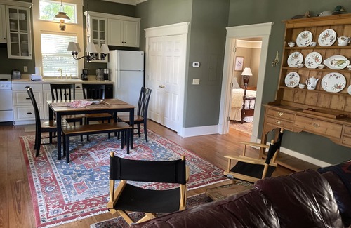 Monticello Cottage | Elegant 2 Bedroom, 2 Bath Guest House close to Tallahassee. Whole Home Generator