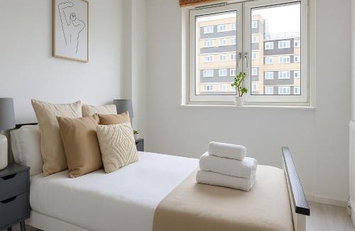 Avonmore and Brook Green Apartment | Elegant 2 Bedroom Apartment in Battersea