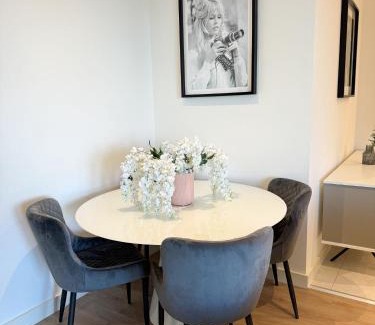 Grand Canal Dock Apartment | Elegant 2 Bedroom Apartment in Grand Canal