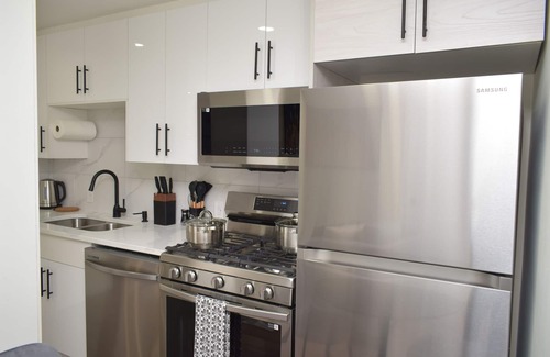 West Edmonton House | Elegant 2 beds guest suite - Close to West Edmonton Mall