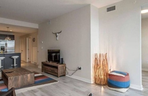Downtown Apartment | Elegant 2BR Apt with Skyline Views near Waterfront