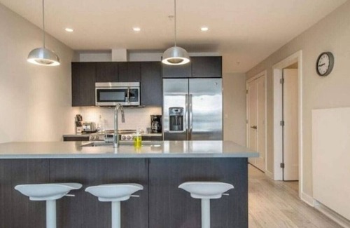Downtown Apartment | Elegant 2BR Apt with Skyline Views near Waterfront