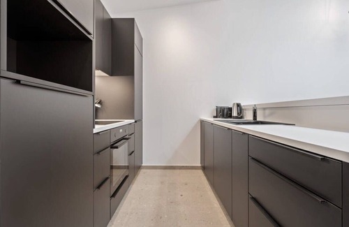 Gronn Apartment | Elegant 2BR in Clausen with Balcony Views