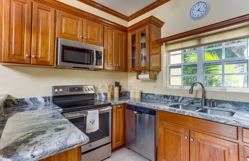 Placencia Condo | Elegant 2BR Villa w/Shared Pool, Beachfront Prop.