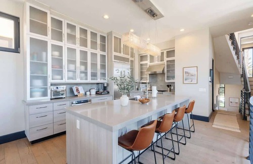 Townsite House | Elegant 3-Level Oceanview Getaway in Oceanside