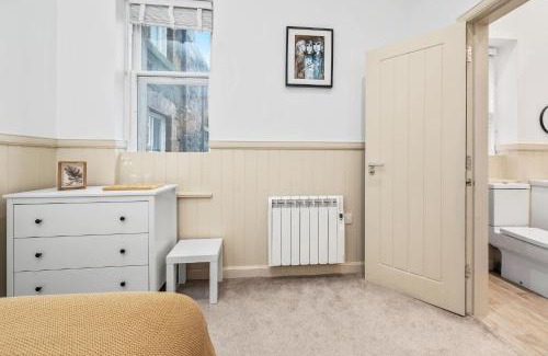 Oban Apartment | Elegant 3BD Escape - Perfect Central Location