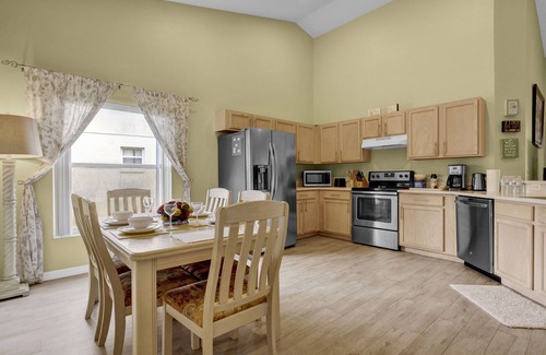 Woodridge House | Elegant 4BR Pool Villa – 10% Off Weekly Stay Just 18 Min to Disney!