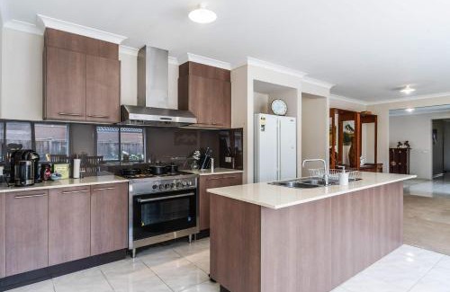 Point Cook House | Elegant 4BR Villa with 3 Living Rooms in PointCook