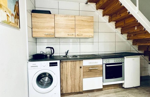 Wahring Apartment | Elegant 5-BR Home Ideal for Groups & Families