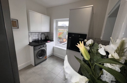 Burton on Trent House | Elegant 6 sleeper apartment ideally located