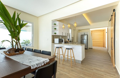 Portillo House | Elegant 6BR Coastal Escape | Steps to B