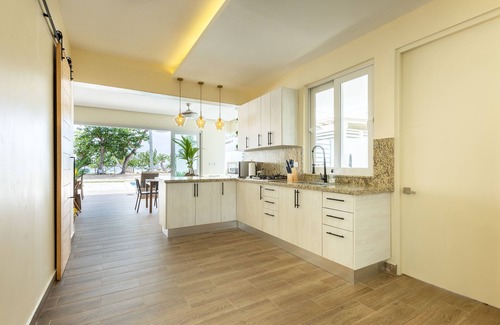 Portillo House | Elegant 6BR Coastal Escape | Steps to B