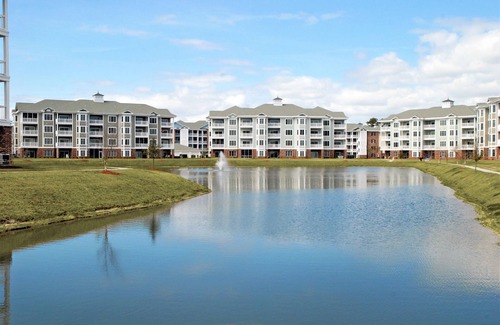 Central Myrtle Beach Condo | Elegant and Spacious Myrtle Beach Condo Overlooking Magnolia Pointe Lake