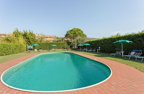 Tuoro sul Trasimeno Apartment | Elegant apartment with swimming pool and gym on Lake Trasimeno