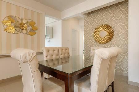 Kalyan Nagar Apartment | Elegant Apartment by JadeCaps Wifi Private balcony