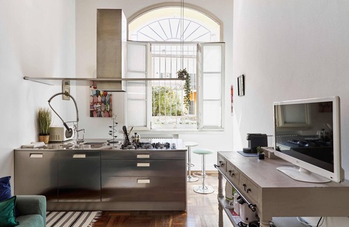 Ponte Abbadesse Apartment | Elegant apartment in historic building city center