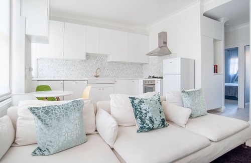Addison Apartment | Elegant apartment in Kensington Olympia (available for LONGER LETS)
