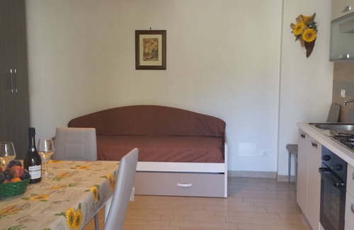 Chiesiola Apartment | Elegant apartment near the sea. Geraniums. (CIS): FG07106032000019789