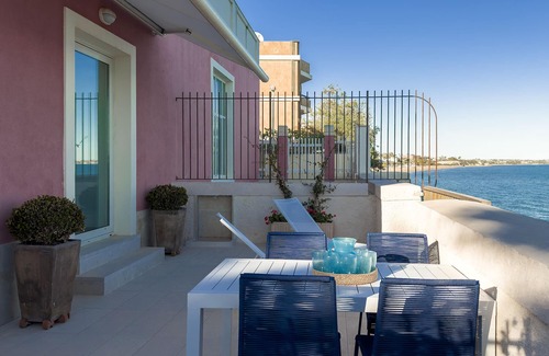 Sicily South Coast Apartment | Elegant apartment with sea view as far as the eye can see
