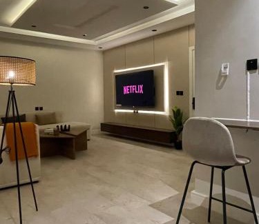 Mizail Apartment | Elegant apartment with a living room and a bedroom