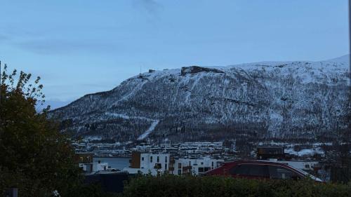 Tromso Apartment | Elegant Apartment with Northern Lights View central Tromsø