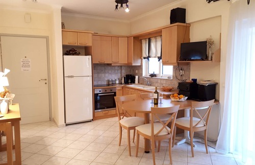 Nea Chora Apartment | Elegant APT with amazing SEAVIEWS, by sandy beach & Chania old town and center