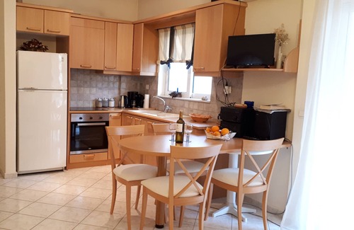 Nea Chora Apartment | Elegant APT with amazing SEAVIEWS, by sandy beach & Chania old town and center