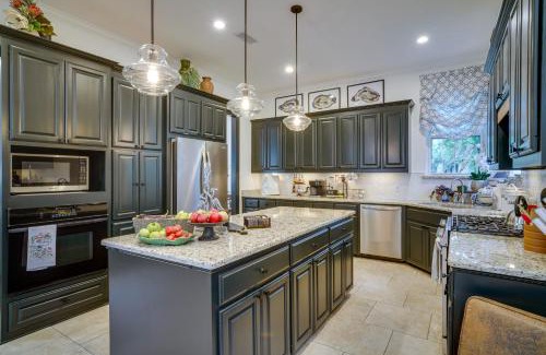 Highlands - Perkins House | Elegant Baton Rouge Home with Yard about 3 Mi to LSU!