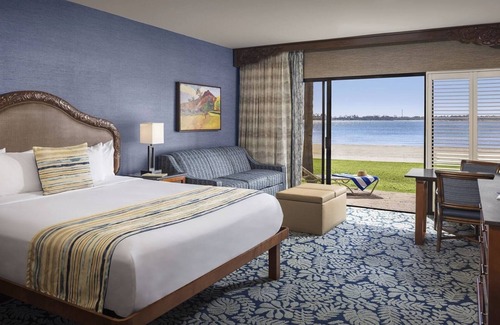 Crown Point Hotel | Elegant Bayfront King Suite | Scenic Views at Catamaran