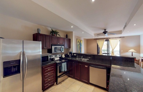 Barrio Los Villalobos Apartment | Elegant beachfront condo with WiFi, AC, pool, upscale fixtures, & ocean views