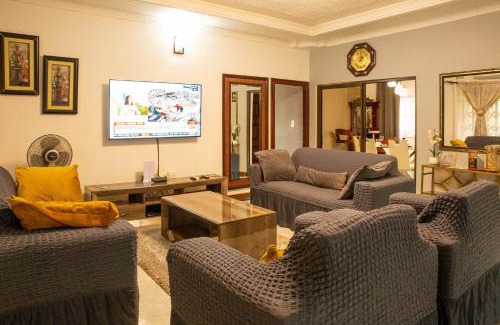 Livingstone House | Elegant Bon Vivant Residence