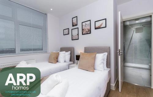 Aylesbury Apartment | Elegant Central, Private Parking, Leisure, Contractor