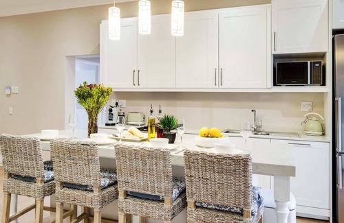 Camps Bay Apartment | Elegant Charm Retreat Central Treasure