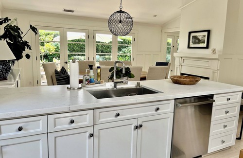 Western Malibu House | Elegant Coastal Vibe-Sunny Ranch 4/bdr One Blk to Private Beach