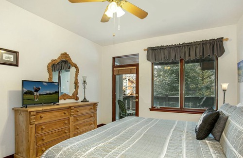 Edwards Condo | Elegant Condo in Arrowhead Village, Excellent Home Office, Pool & Hot Tub