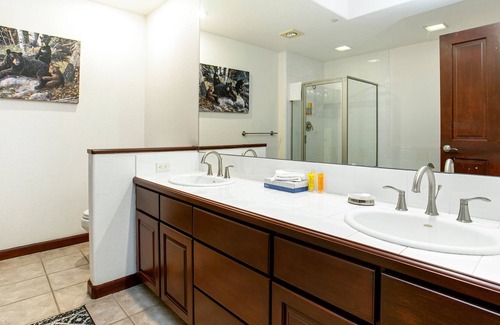 Edwards Condo | Elegant Condo in Arrowhead Village, Excellent Home Office, Pool & Hot Tub
