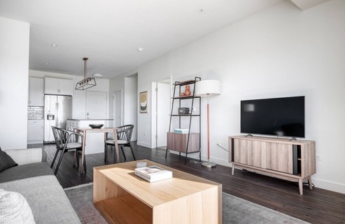 Elmhurst Apartment | Elegant Elmhurst 1BR w/Lounge, Pool & Gym nr Metra, by Blueground