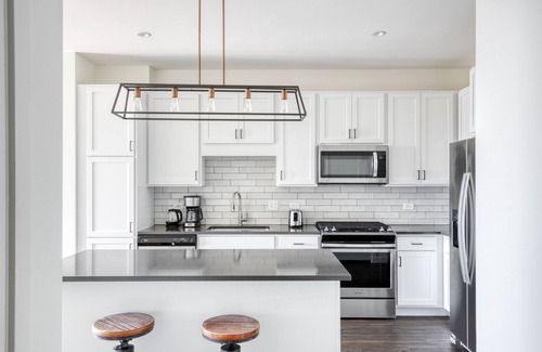 Elmhurst Apartment | Elegant Elmhurst 1BR w/Lounge, Pool & Gym nr Metra, by Blueground