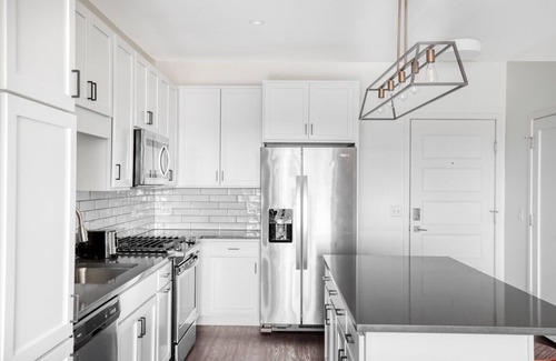 Elmhurst Apartment | Elegant Elmhurst 1BR w/Lounge, Pool & Gym nr Metra, by Blueground