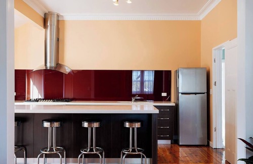 Castlemaine House | Elegant Goldfields Retreat | Spa Bath & Privacy