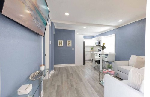 Southwest Apartment | Elegant Home in Antique Row - WPB