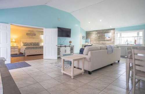 Hancock Apartment | Elegant Jacuzzi Suite