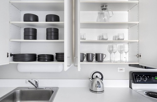 Lake View East Apartment | Elegant Lakeview 1BR w/Gym, Pool, 1 block to Lincoln Park, by Blueground