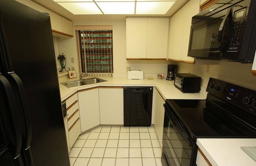 Whitney Beach Condo | Elegant Longboat Key Retreat with Beach Access, Gulf Views & Pool by RVA
