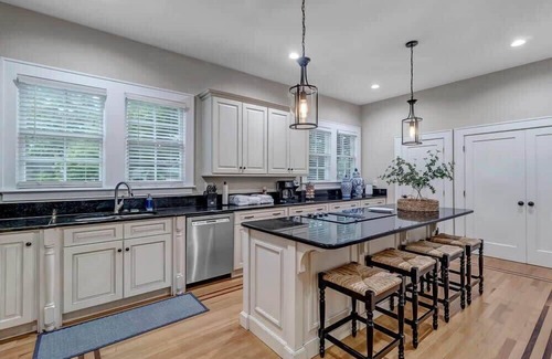 Riverside House | Elegant Mansion on Park in Historic Avondale