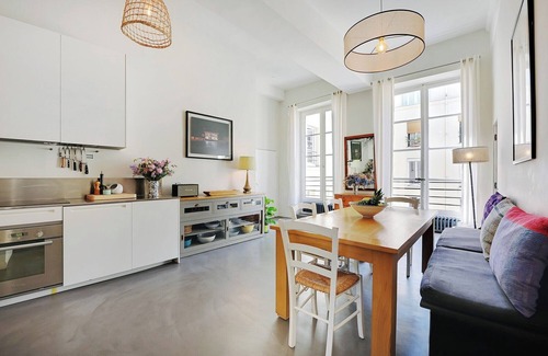 Archives Apartment | Elegant Marais Triplex: 5 Bedrooms, Modern Design, Rooftop Views