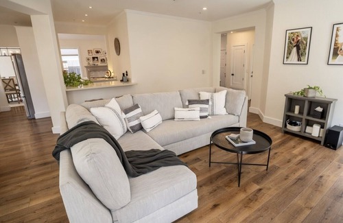 Napa House | Elegant Napa Wine Country Home - 4 Bedrooms + Outdoor Entertaining