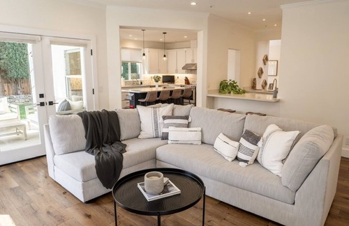 Napa House | Elegant Napa Wine Country Home - 4 Bedrooms + Outdoor Entertaining