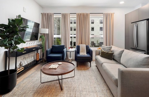 Everett Apartment | Elegant Oasis with Pool and Gym