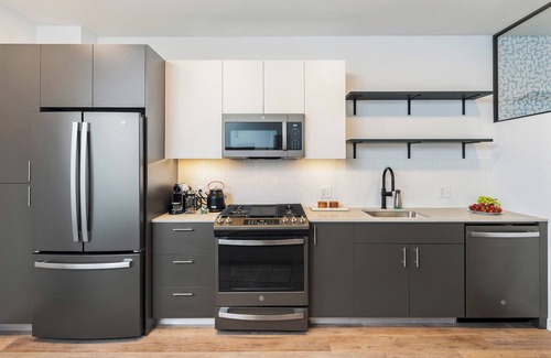 Everett Apartment | Elegant Oasis with Pool and Gym